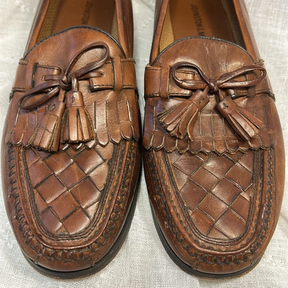 Johnston and Murphy leather loafers with tussles almost NEW
